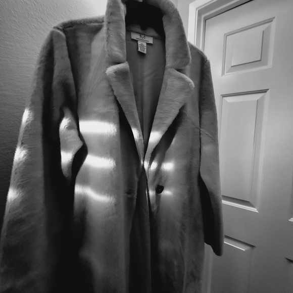 Magashoni Faux fur Coat - Picture 14 of 17